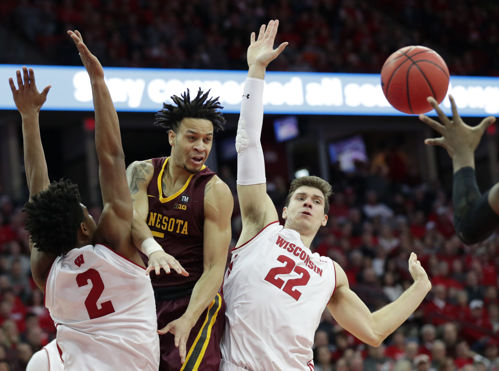 Golden Gophers 59, Badgers 52